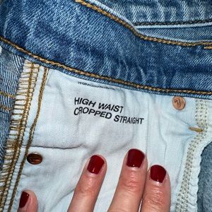 Like new 7 Mankind cropped jeans. Size 28.